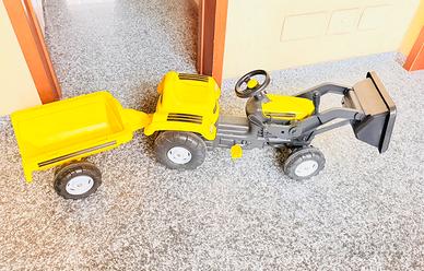 Trattore a pedali per bambini con rimorchio