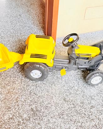 Trattore a pedali per bambini con rimorchio