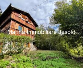 Elegante Tabià Singolo nel Cuore delle Dolomiti