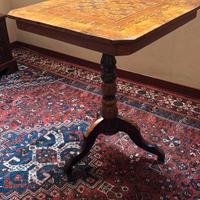 Antico tavolo da gioco intarsiato