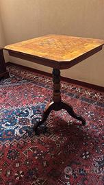 Antico tavolo da gioco intarsiato