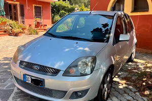 Ford Fiesta serie 5 benzina
