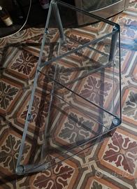 tavolino in ferro con 2 piani in vetro