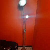 Lampada da terra in metallo