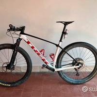 Trek Procaliber 9.8 con reggi sella telescopico