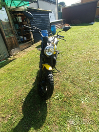 Moto ducati scrambler