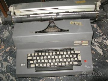 Macchina da scrivere olivetti