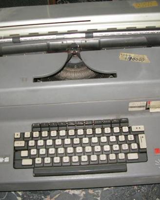Macchina da scrivere olivetti