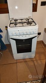 Piano Cottura a gas e forno elettrico Indesit