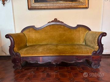 Divano antico intagliato 