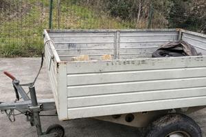 Rimorchio auto frenato