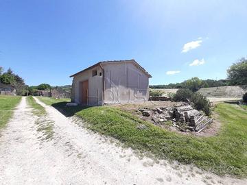 Terreno di 220 m² a Montone