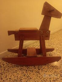 cavallo a dondolo 