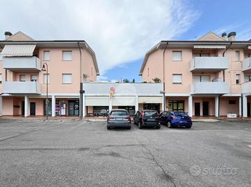 NEGOZIO A PORTO MANTOVANO