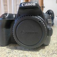 Canon EOS 250D + Ob. 18-55mm IS STM (USATA POCO)