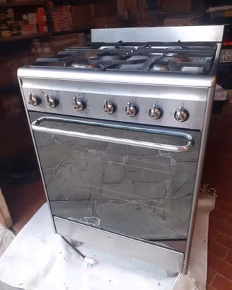 SMEG Cucina a gas serie CX60SV9 usata 1 anno