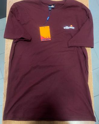 T-shirt Ellesse Bordeaux: L'Eleganza e Stile Unici