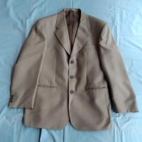 Vestito da uomo elegante 