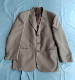 Vestito da uomo elegante 