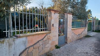 Immobile composto da tre appartamenti