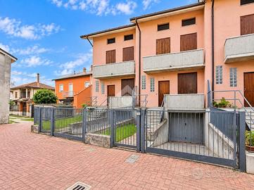 VILLA A SCHIERA CENTRALE A DOVERA