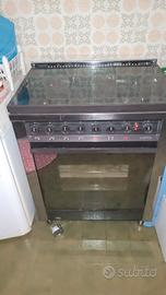 Cucina con forno Lofra