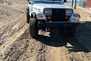 Fuoristrada Jeep Wrangler YJ