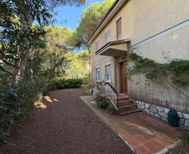 Cinque vani con giardino a marina di grosseto