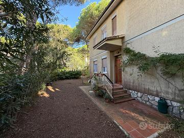 Cinque vani con giardino a marina di grosseto