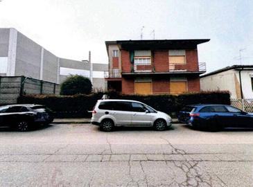 Immobile in asta di 127 m² con 3 locali e box auto