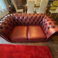Divano Chesterfield in pelle bordeaux vintage