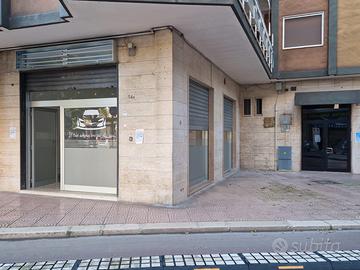 Locale Commerciale V Lombardia visibilità ottimale