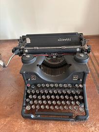 Macchina da scrivere Olivetti M40