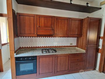 cucina in legno pregiato 