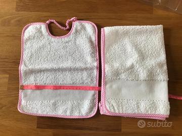 Set bavaglino, asciugamano in cotone da ricamare