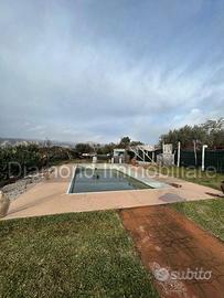 Villa con piscina e uliveto a Solicchiata