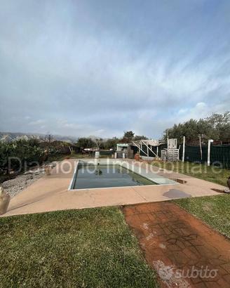 Villa con piscina e uliveto a Solicchiata