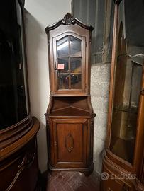 Angoliera con vetrina