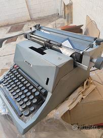 macchina da scrivere Olivetti 