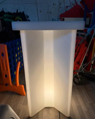 Tavolo alto luminoso