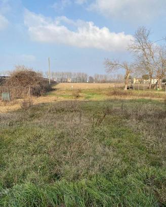 Terreno di 990 m² a Ferrara