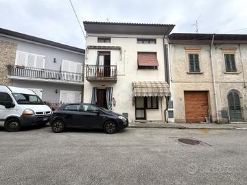 CASA SEMINDIPENDENTE A SERRAVALLE PISTOIESE