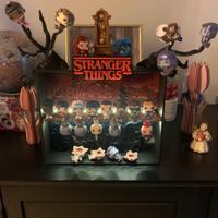 Espositore stranger things kinder joi , luci led i
