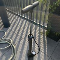 Pompa da pavimento per bici con manometro