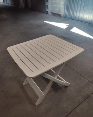 tavolino in plastica 