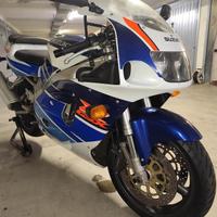SUZUKI GSX R 750 SRAD