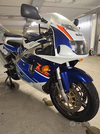 SUZUKI GSX R 750 SRAD