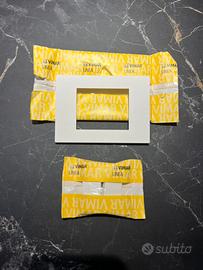 Placca Vimar Linea (3 moduli) + 2 tappi copriforo