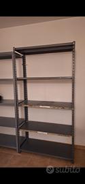 scaffali in metallo