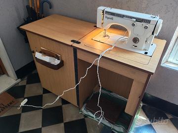 Macchina da cucire vintage VIGORELLI con mobiletto